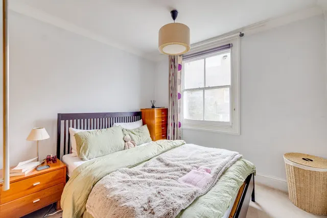 Fulham Palace Road, Bishops Park, SW6, photo 3