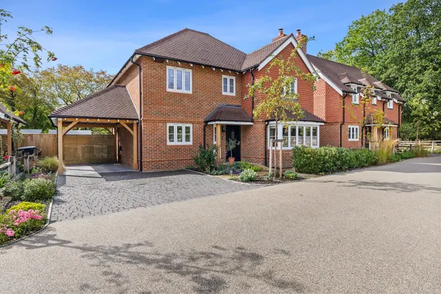 Paddock Walk, Burgess Hill, RH15, photo 1