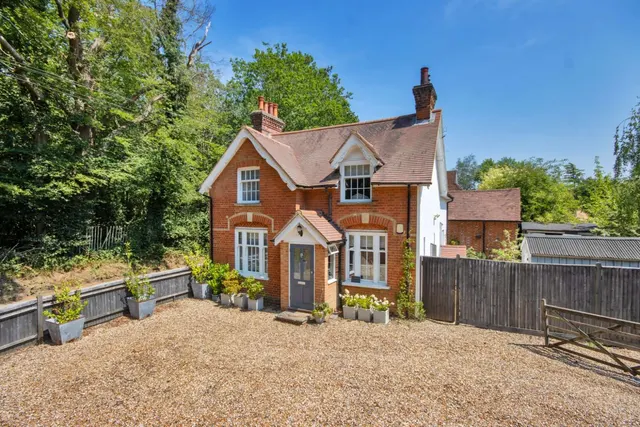 Bank Lane, Hildenborough, Tonbridge, Kent, TN11 8NR, photo 1