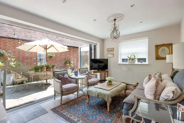 Photo 2 — Bank Lane, Hildenborough, Tonbridge, Kent, TN11 8NR
