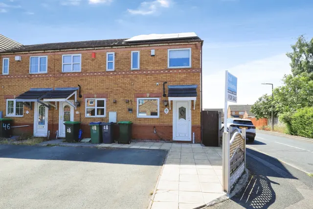 Julie Croft, Bilston, WV14, photo 2