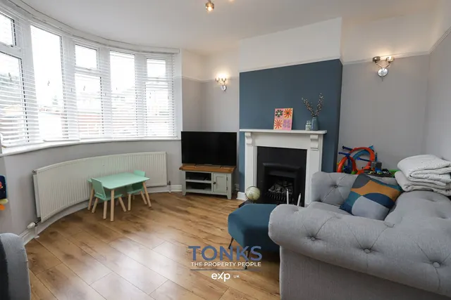 Photo 3 — Swan Crescent, Oldbury, B69 4QQ