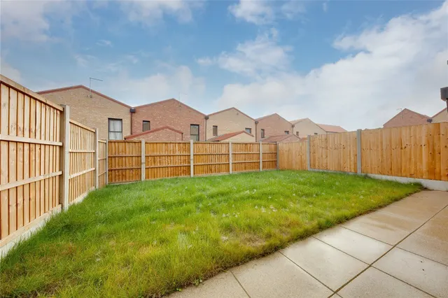 Photo 3 — Beechwood, Basildon, Essex, SS14