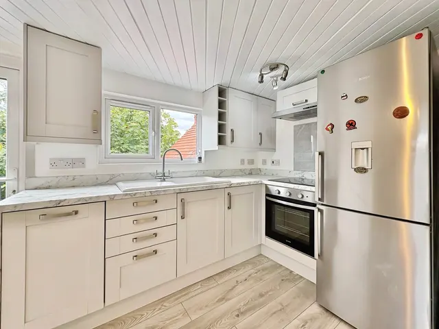 Frimley Road, Camberley, GU15, photo 2