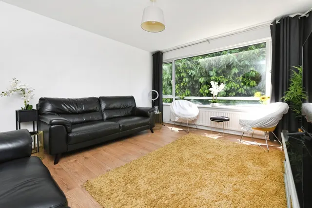 Photo 3 — Cameron Close, Warley, Brentwood, Essex, CM14