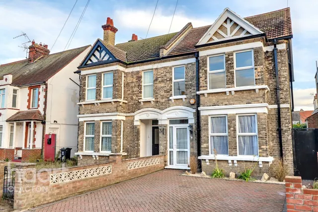 Hayes Road, Clacton-On-Sea, CO15, photo 1