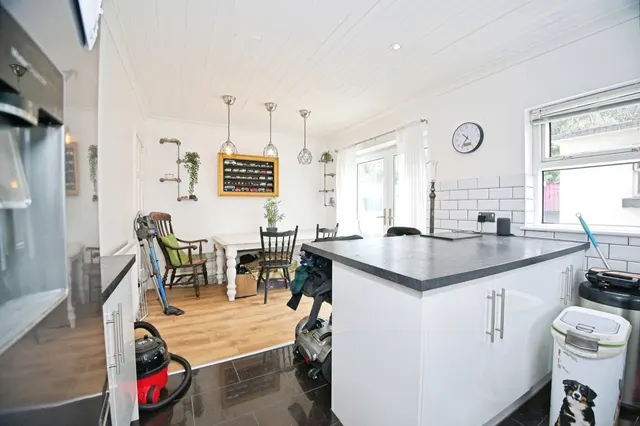 Photo 3 — West Close, Cardiff, CF10