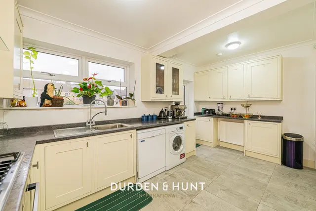 Shelley Avenue, Hornchurch, RM12, photo 3