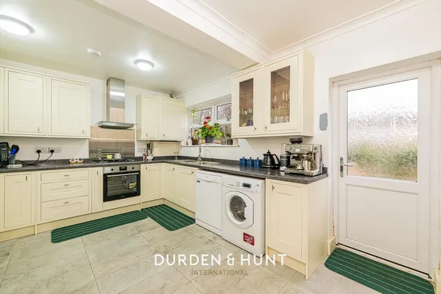 Shelley Avenue, Hornchurch, RM12, photo 2