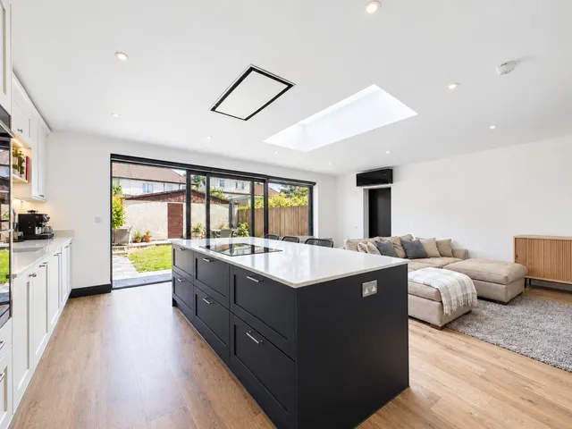 King George V Drive East, Heath, CF14, photo 2