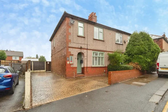 Town Lane, Denton, M34, photo 1