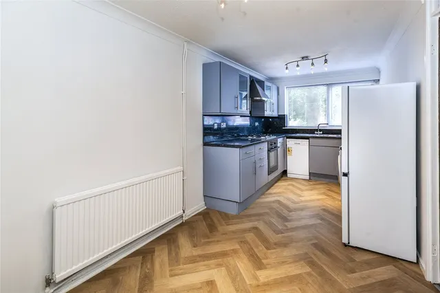 Dawson Close, Hayes Fees Apply, UB3, photo 2