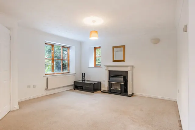 Spacious Two Bedroom Home with No Onw, photo 3