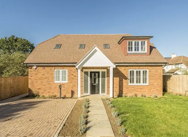 Orchard Road, Chessington, KT9, photo 1