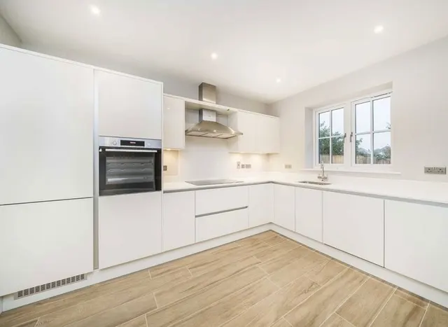 Orchard Road, Chessington, KT9, photo 3