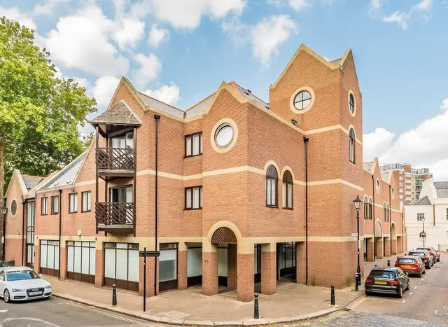 Swan Street, Isleworth, TW7, photo 1