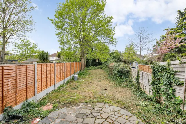 Whalebone Lane North, Chadwell Heath, RM6, photo 2