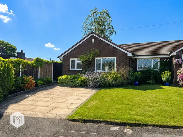 Bramdean Avenue, Bolton, BL2 3HF, photo 1