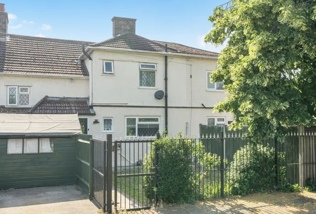 Camomile Avenue, Mitcham, CR4 3HT, photo 1