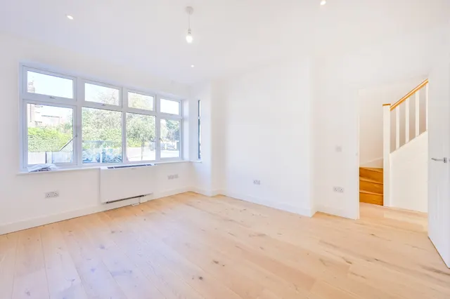 London, SW20, photo 2