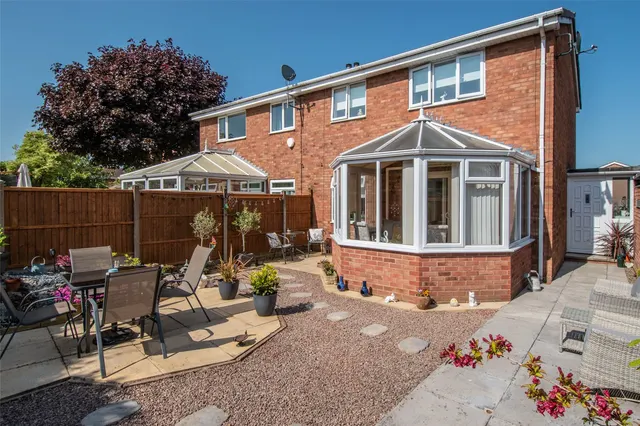 Photo 2 — Woburn Close, Bromsgrove, Worcestershire, B61 7PW