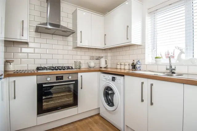 Photo 3 — Woburn Close, Bromsgrove, Worcestershire, B61 7PW