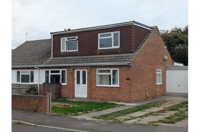Ashcott Drive, Burnham-On-Sea, TA8, photo 1
