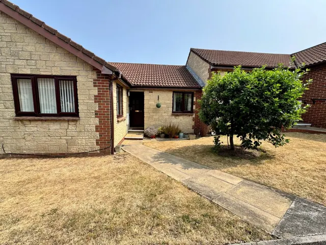 Kingshill Gardens, Nailsea, BS48, photo 1