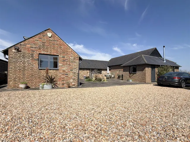 Summerhill Lane, Polegate, BN26 6QY, photo 1