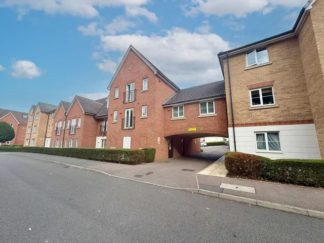 Monarch Way, Leighton Buzzard LU7 1FW, photo 1