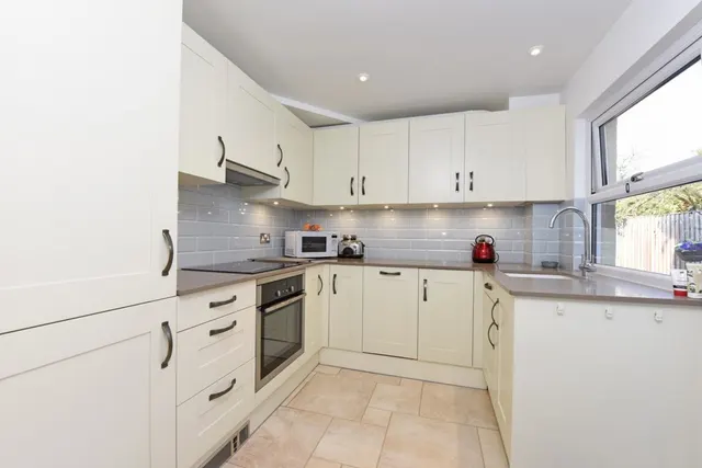 Photo 3 — Easthampstead Road, Wokingham