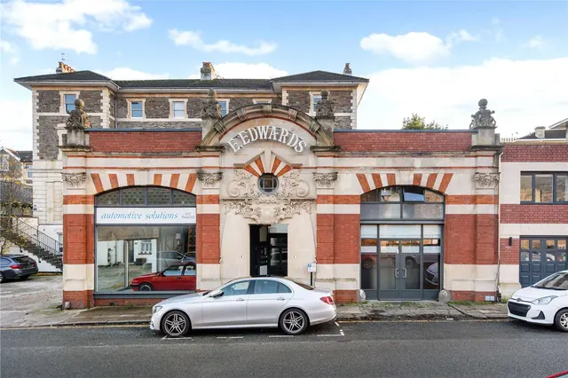 2 bedroom house — Alma Vale Road, Clifton, Bristol, BS8 2HN
