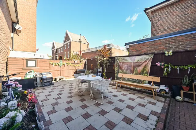London, E14, photo 3
