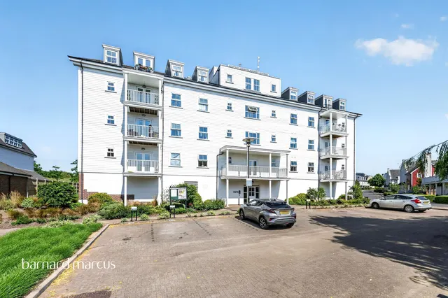 Beaumont Drive, Worcester Park, photo 1