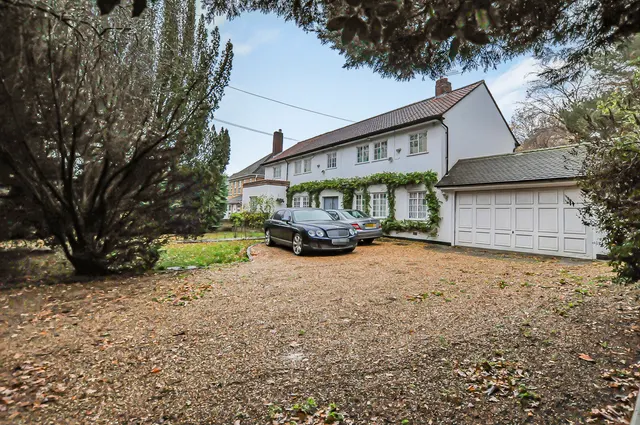 Swakeleys Road, Ickenham, UB10, photo 1