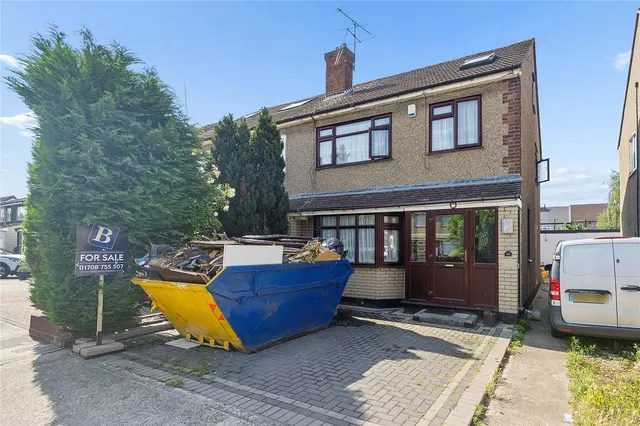 Epping Close, Romford, RM7, photo 1