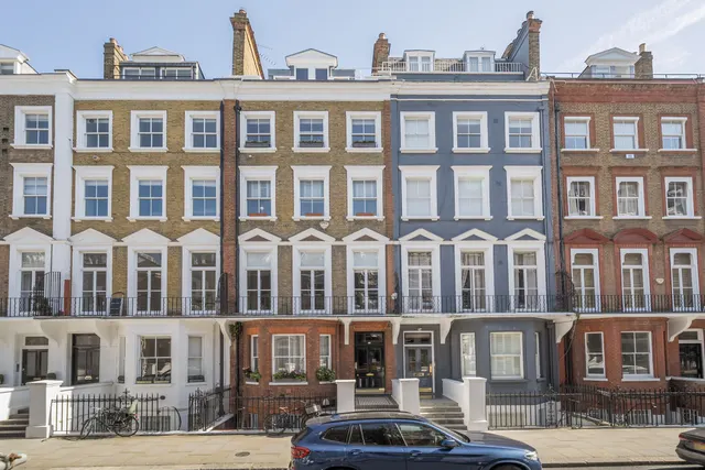 Flat 3, 30 Roland Gardens, London, photo 1