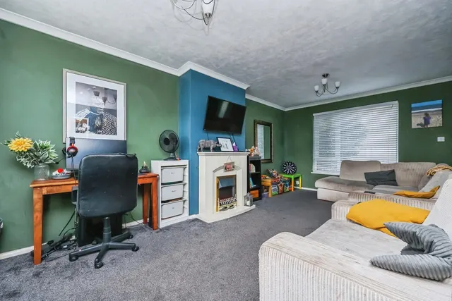 Photo 3 — Highwray Grove, Nottingham, Nottinghamshire, NG11