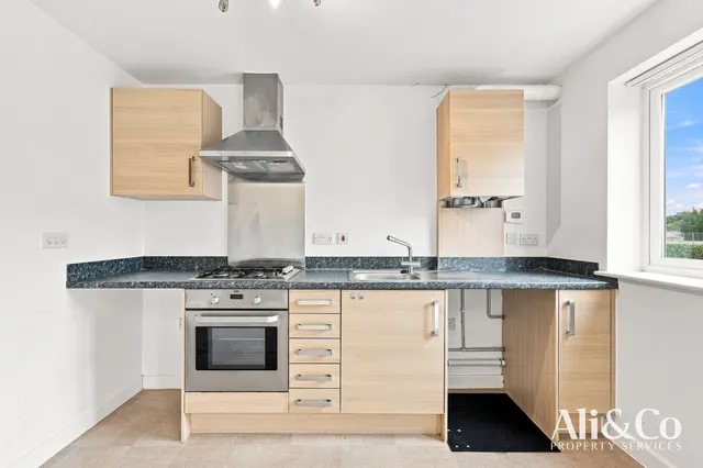Photo 3 — Griffiths Road, Purfleet-on-Thames, Essex, RM19 1AR