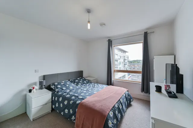 Photo 2 — 76 Derry Court, 386 Streatham High Road, London