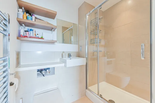 76 Derry Court, 386 Streatham High Road, London, photo 1
