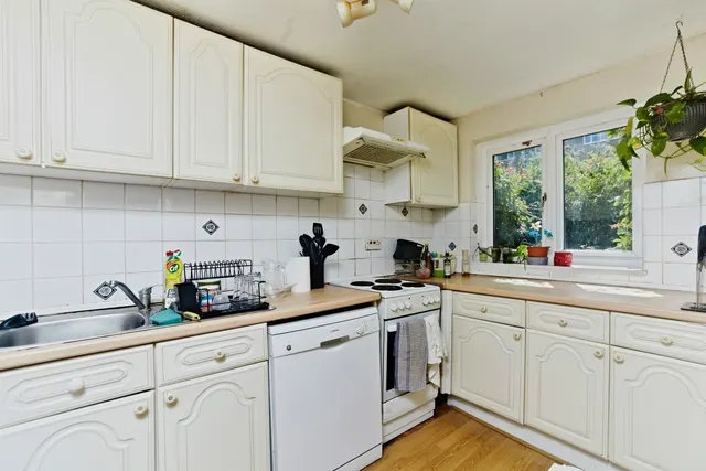 Photo 3 — Anselm Close, Croydon, CR0