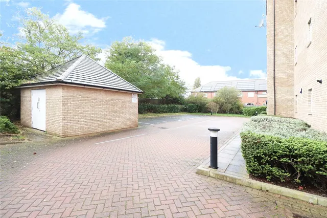 Photo 3 — Rainbow Road, Erith, DA8