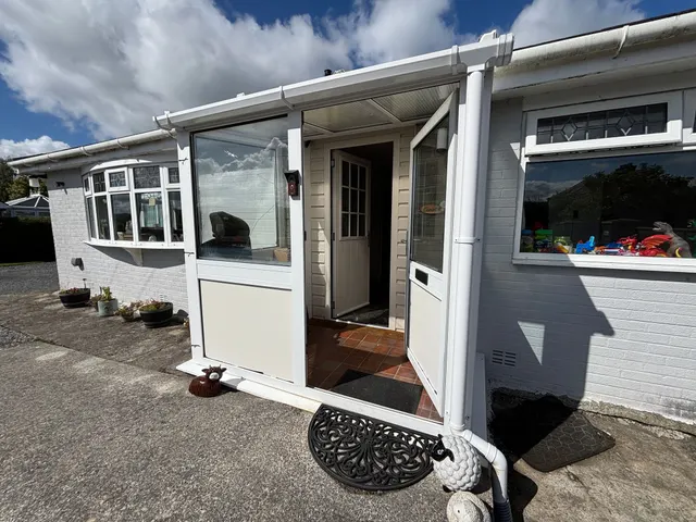 Llangadog, SA19, photo 3