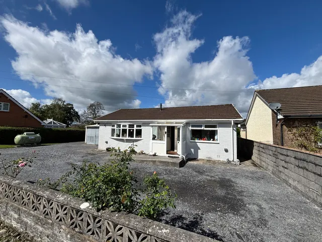 2 bedroom house, Llangadog, SA19