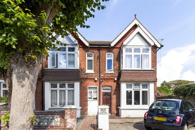 Ash Grove, Worthing, photo 1