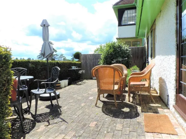 Upper Guildown Rd, Guildford, GU2, photo 2