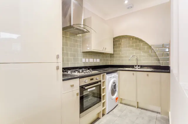 Photo 2 — Flat 9, 35-37 Electric Avenue, London
