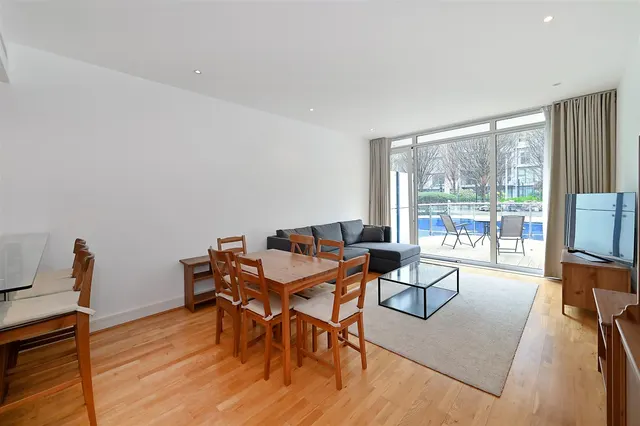 Queenstown Road, SW11, photo 1