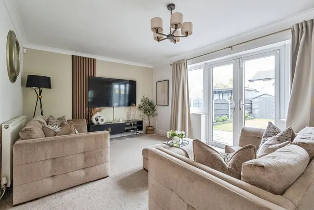 Photo 3 — Springvale Close, Ashton-under-Lyne, Greater Manchester, OL7